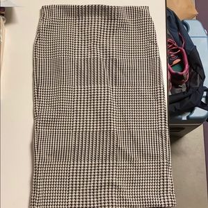 Black and white patterned Ann Taylor skirt